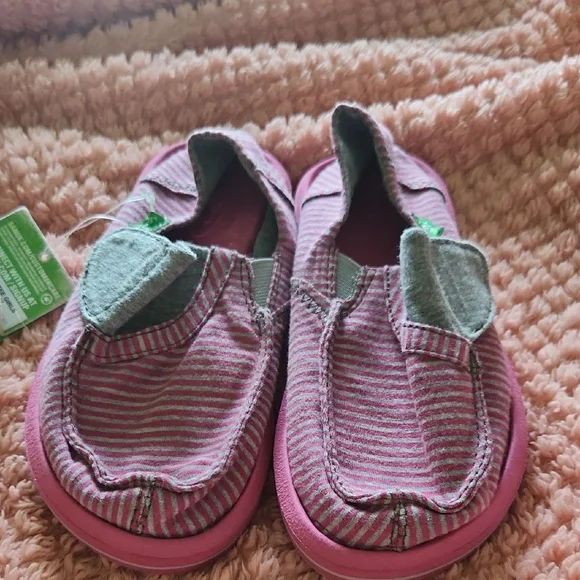🔥 NWT Sanuk🔥Pink and Gray Slippers Cozy Slip-On Comfort - Picture 8 of 8